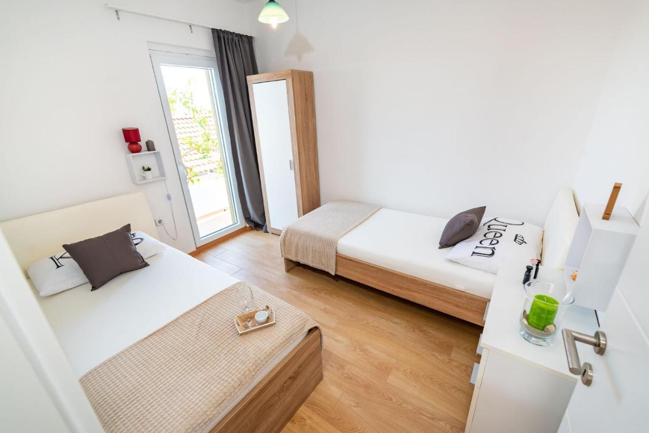 Apartment Maia Lena For Family Ясенице Екстериор снимка