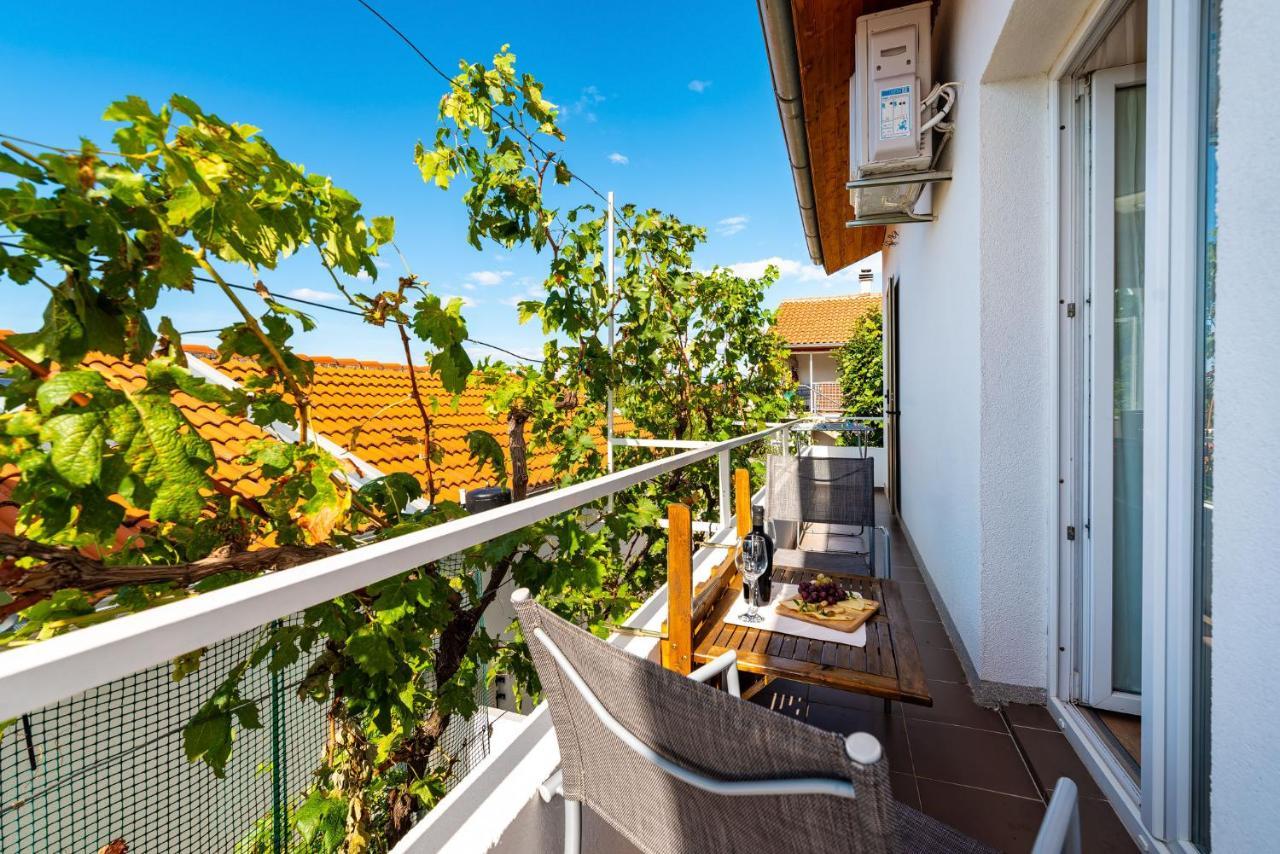 Apartment Maia Lena For Family Ясенице Екстериор снимка