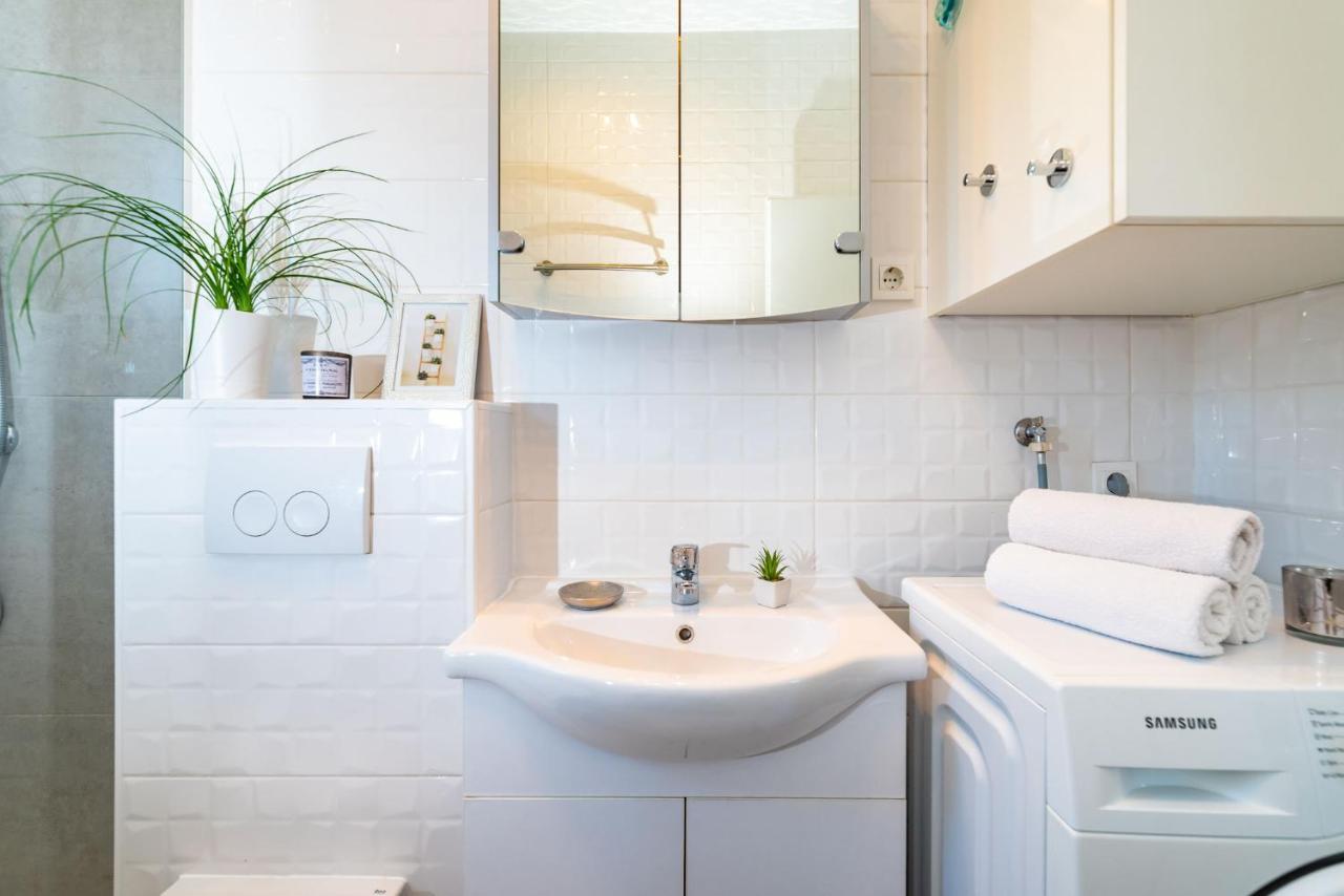 Apartment Maia Lena For Family Ясенице Екстериор снимка