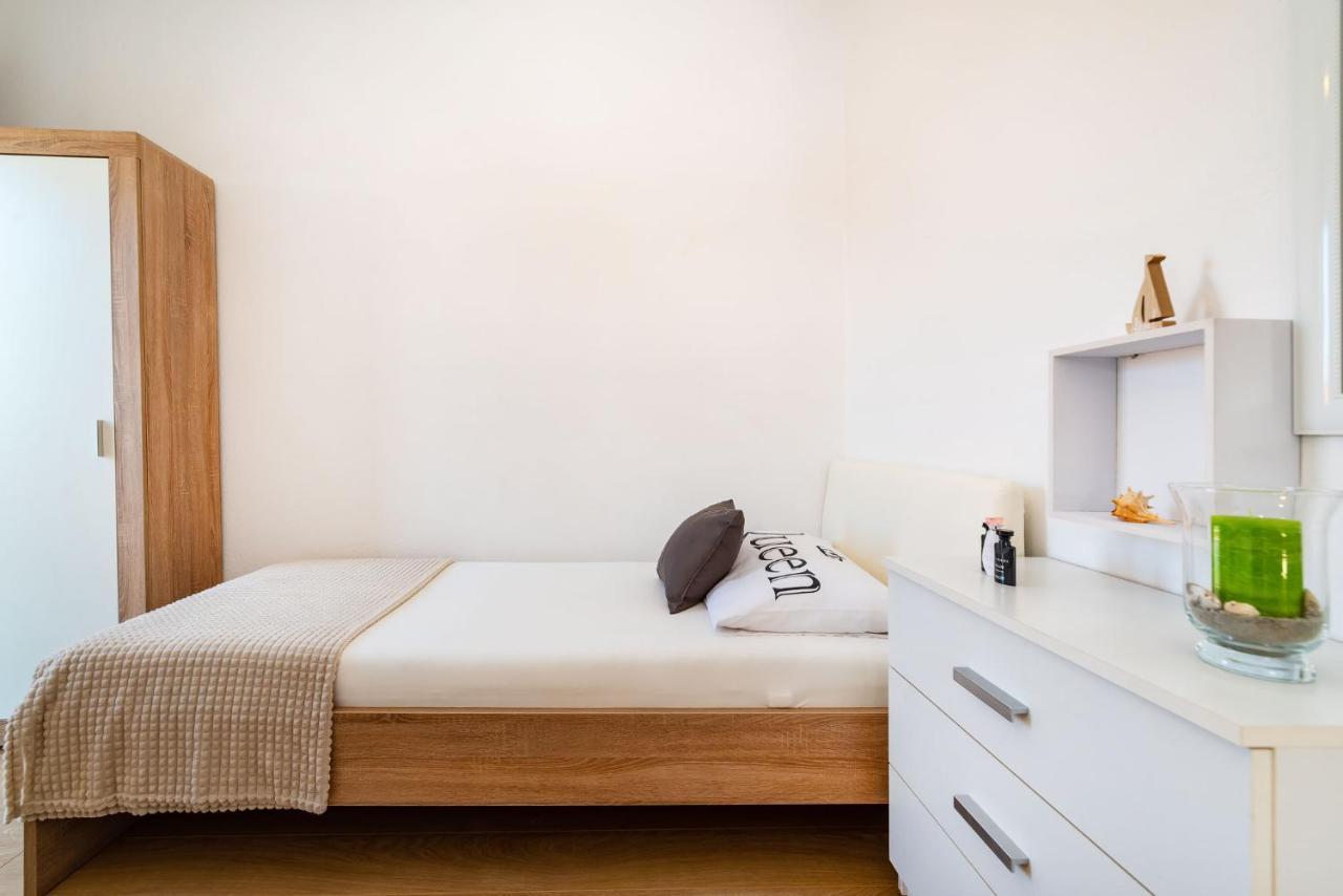 Apartment Maia Lena For Family Ясенице Екстериор снимка