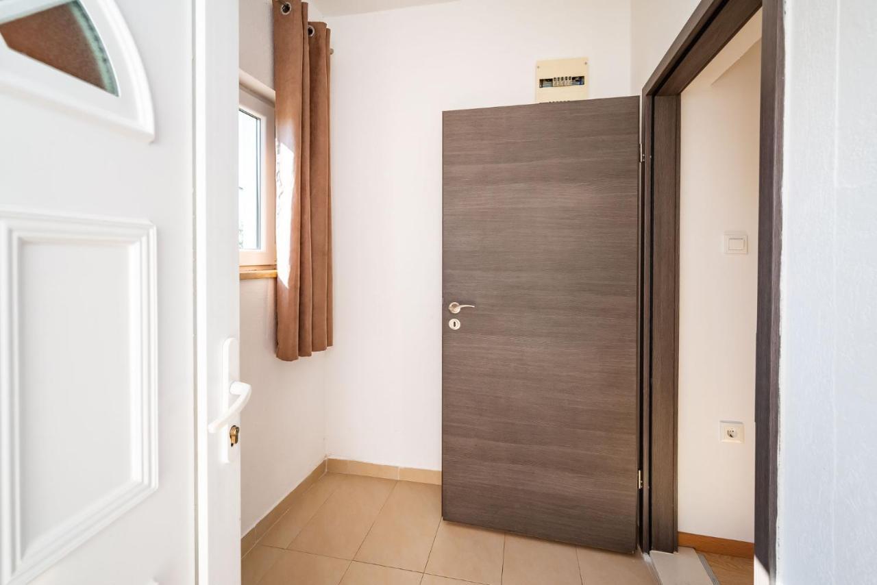 Apartment Maia Lena For Family Ясенице Екстериор снимка
