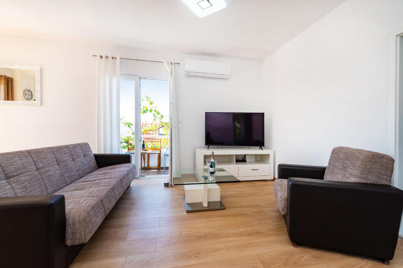 Apartment Maia Lena For Family Ясенице Екстериор снимка