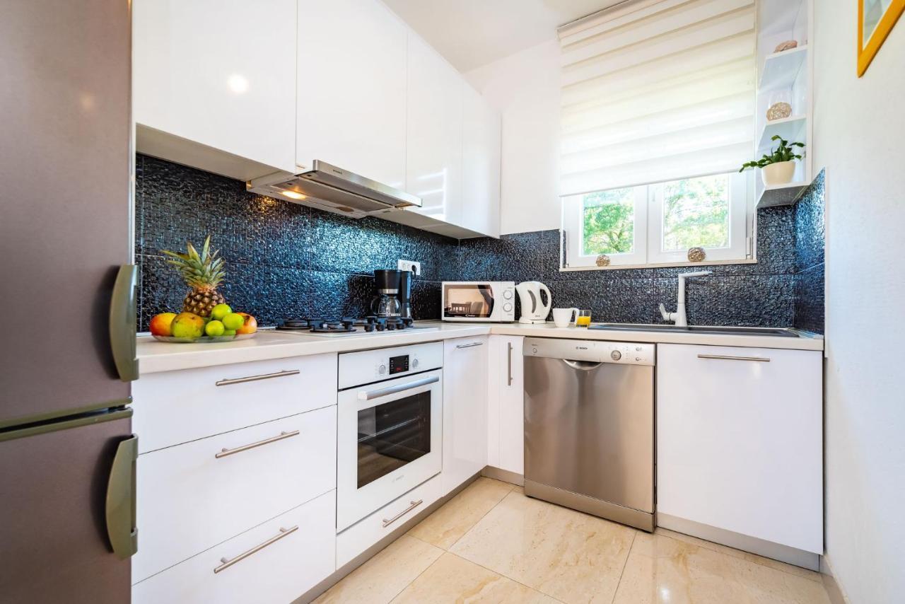 Apartment Maia Lena For Family Ясенице Екстериор снимка